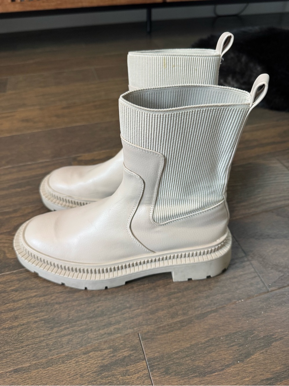 Women’s Chunky Chelsea Boot in Cream - Picture 4 of 10